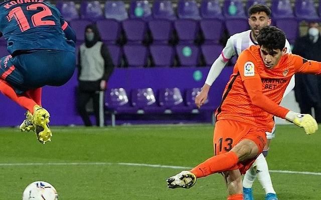 El salto "de barrio" de Koundé, el gol de Bono y la nube de Goku