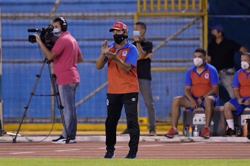 Olimpia, sin jugar, sigue de líder del torneo Clausura de Honduras