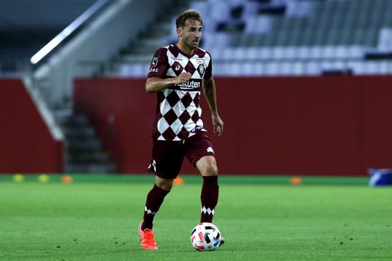 El futbolista del Vissel Kobe Sergi Samper promociona Cataluña en Japón