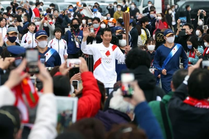 La llama de Tokio 2020 recorre las zonas más afectadas de 2011 en un relevo burbuja