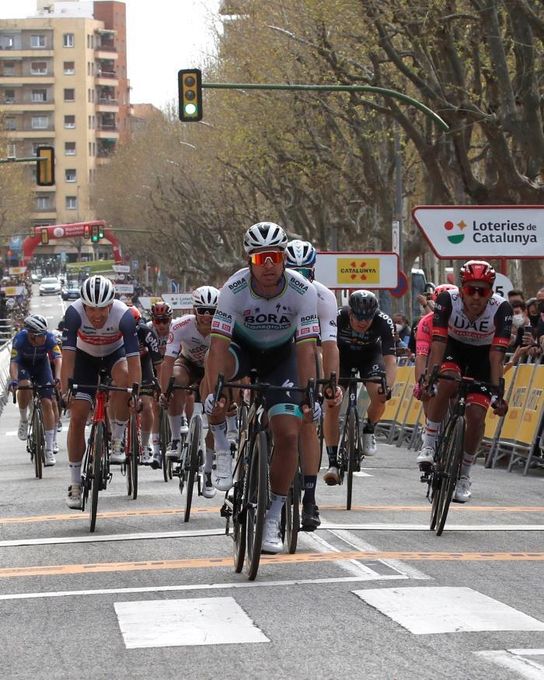 Peter Sagan gana en el esprint de Mataró