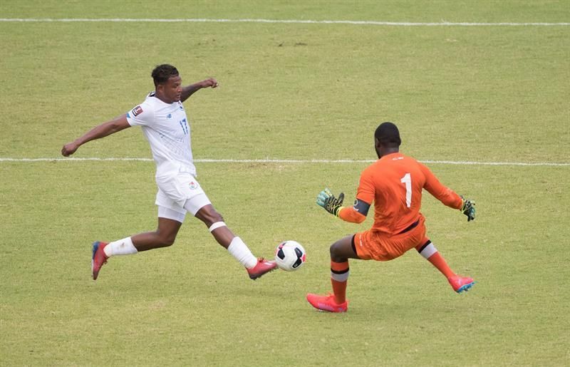 1-2. Fajardo da la victoria a Panamá ante Dominica en un final trepidante