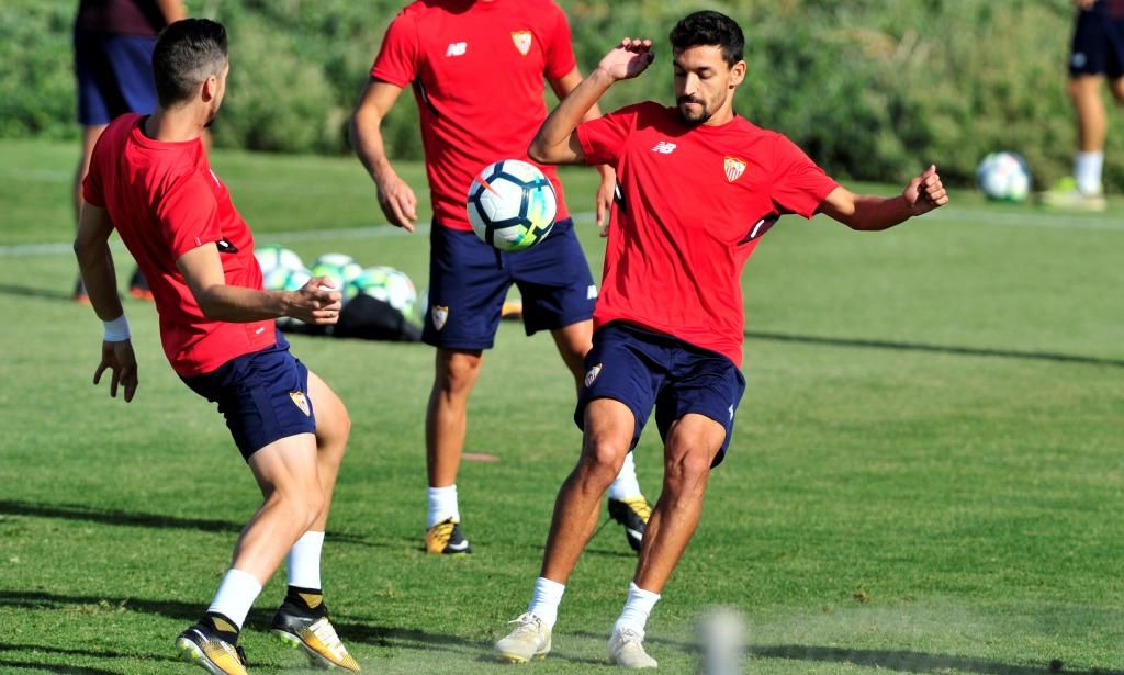 "¿Navas y Escudero? Seguimos negociando con el Sevilla"