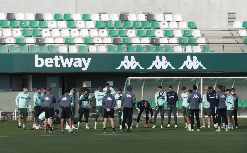 El Betis sigue preparando el partido ante el Elche a la espera de los internacionales