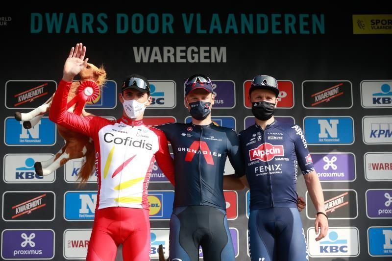Dylan Van Baarle canta victoria en la A Través de Flandes