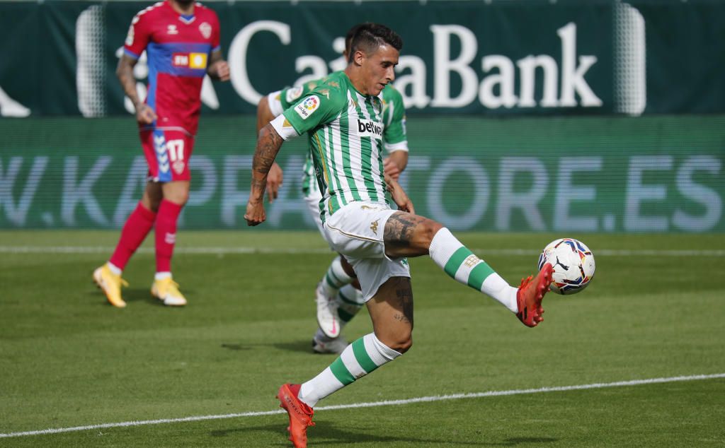 Las claves del futuro de Tello: lo que dice el contrato, el movimiento del Betis y su última 'novia'