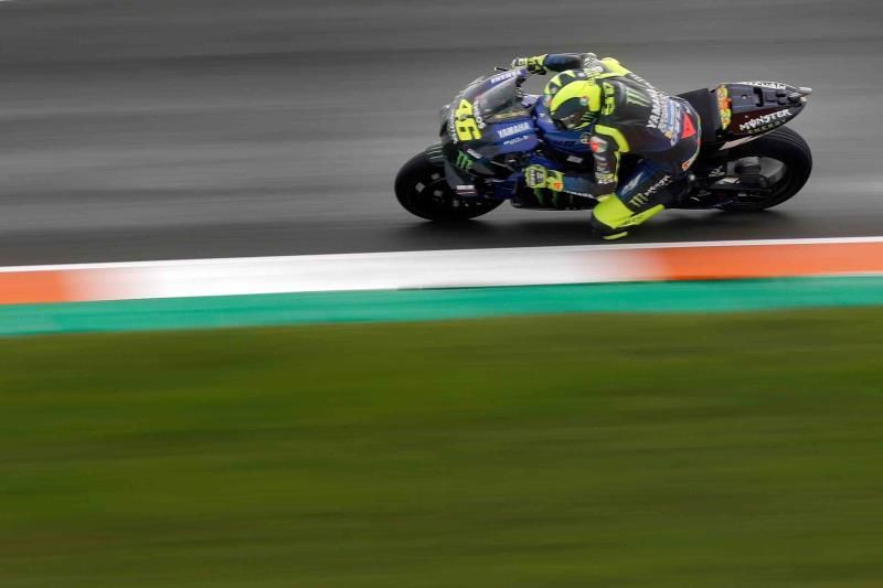 Rossi reconoce que tiene que ser "más fuerte y más rápido"