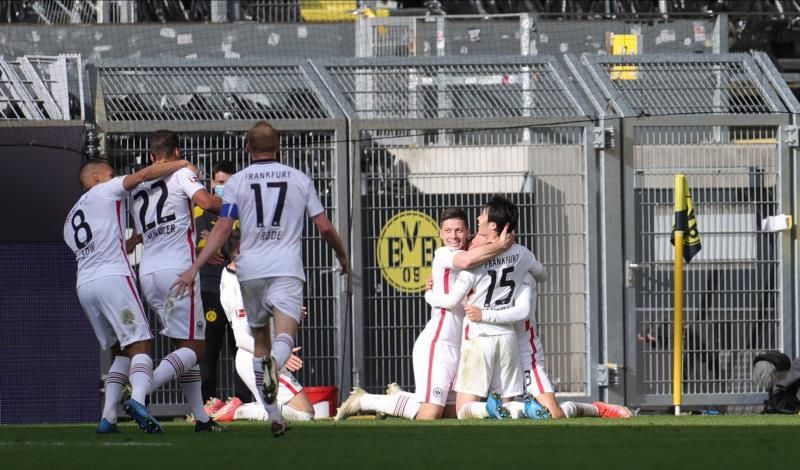 André Silva acerca al Eintracht a la Liga de Campeones y hunde al Dortmund