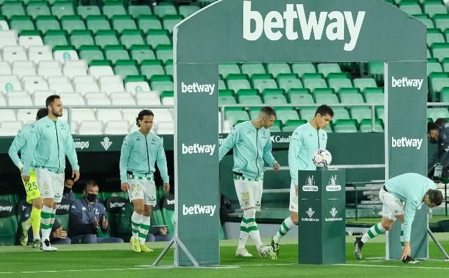 Dinero Betis, productos oficiales, fotos de boda y comunión en el Villamarín... Las alternativas del Betis para los abonados