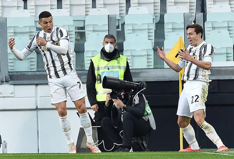 Cristiano y Dybala hunden al Nápoles y relanzan al Juventus
