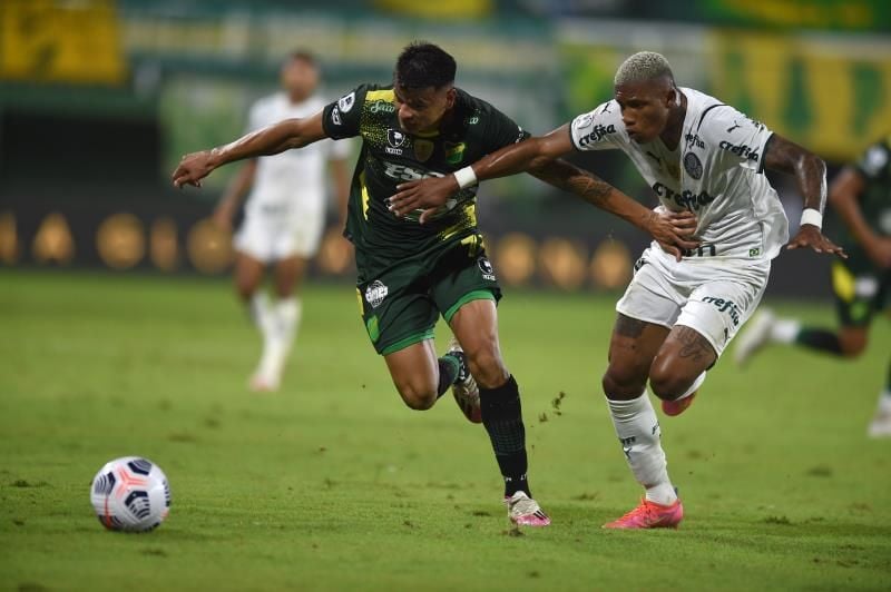 1-2. Palmeiras derrota en su visita a Defensa y se encamina a un nuevo título