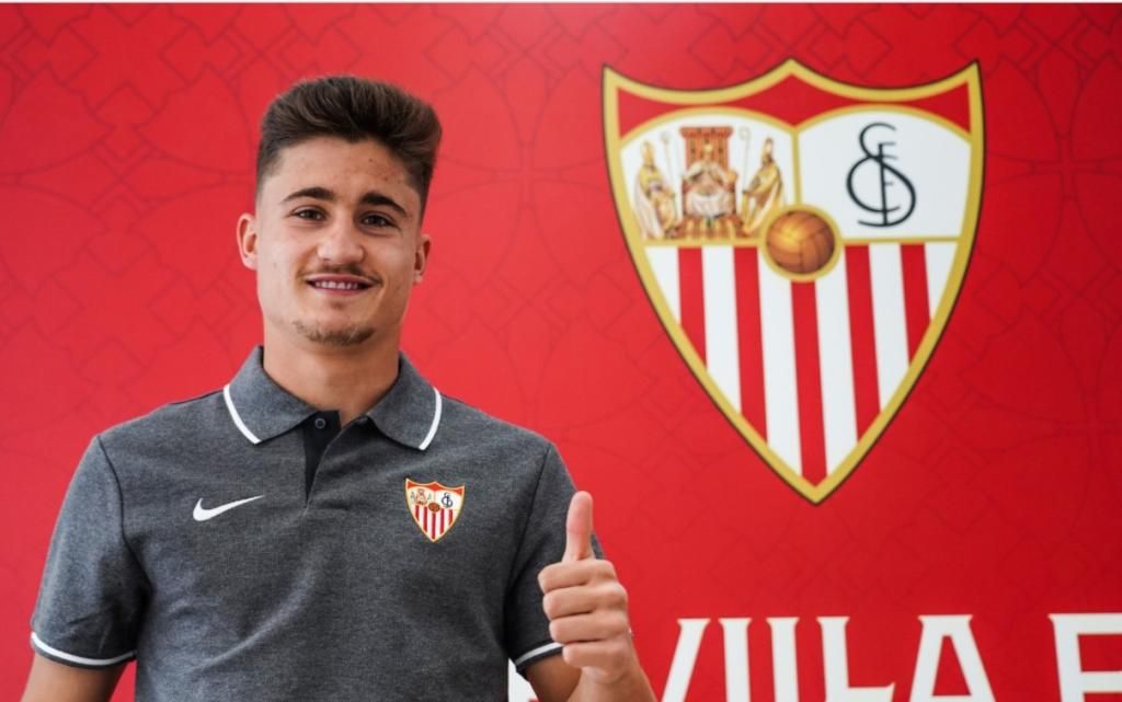 El Sevilla renueva al mayor valor de su cantera: Iván Romero