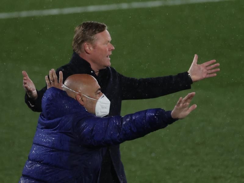 Koeman: "El penalti es clarísimo, una vez más tenemos que callarnos"