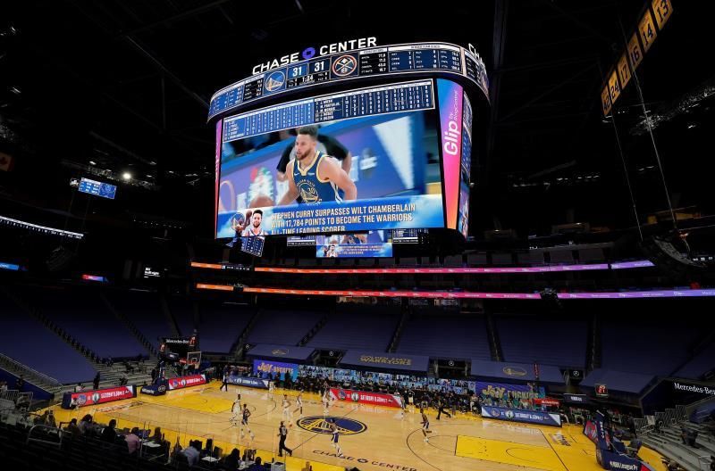 116-107. Curry supera a Chamberlain ante los ojos de Campazzo