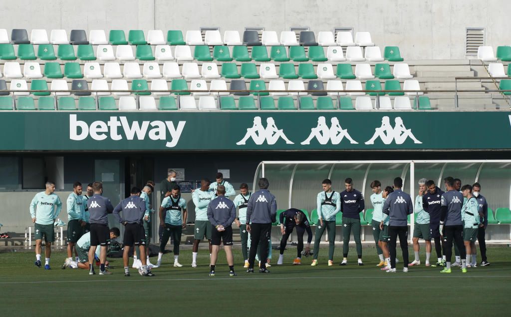 El Betis, que 'ayudará' al Barça, vuelve al trabajo con varias incógnitas