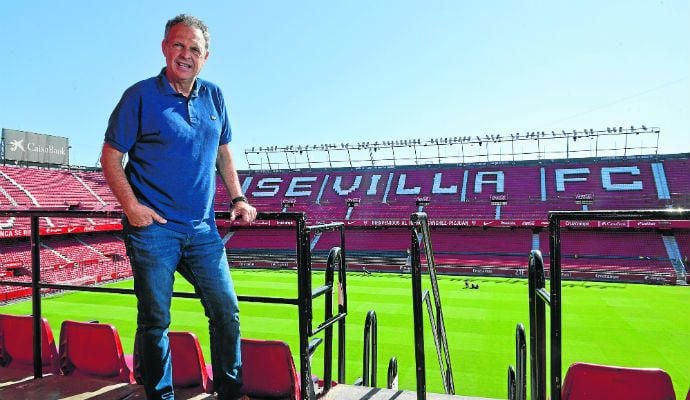 Caparrós: "Se están pegando los tres y el Sevilla va de tapadito"