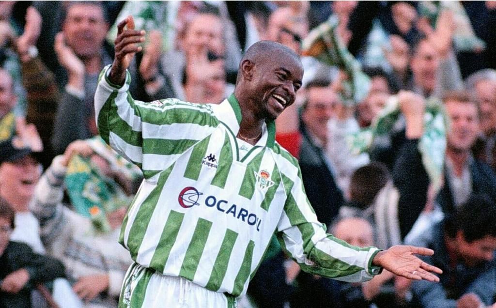 Finidi celebra su 50º cumpleaños acordándose del Betis... y de Lopera