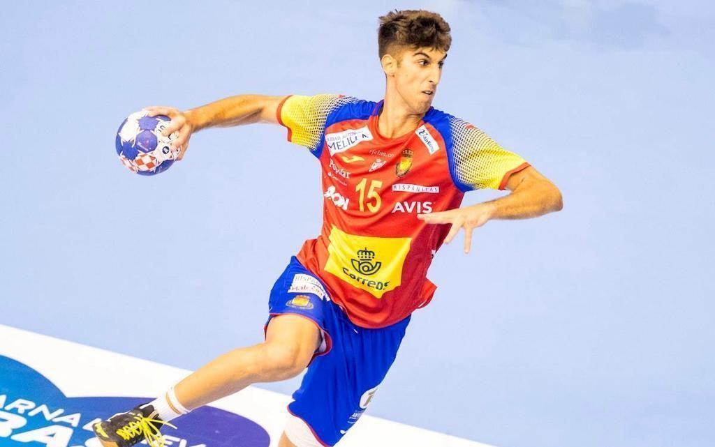 El jugador sevillano Antonio Serradilla sufre un desprendimiento de retina