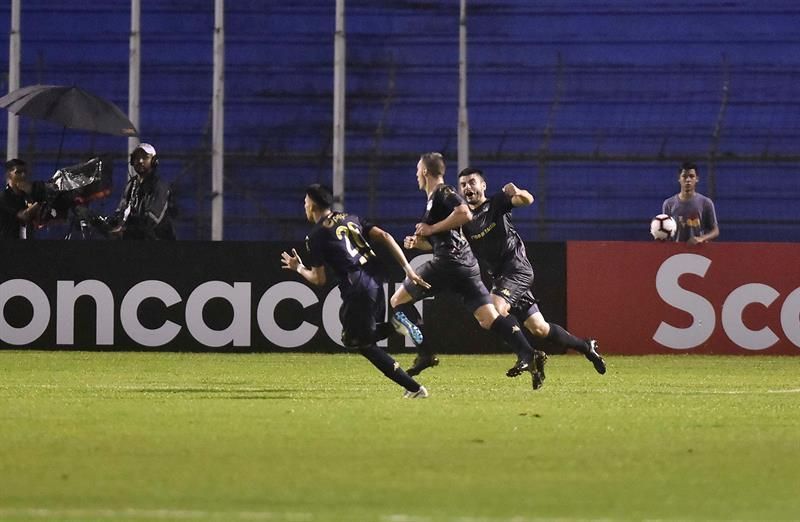 El hondureño Lacayo marca en la goleada del Comunicaciones, líder del futbol en Guatemala