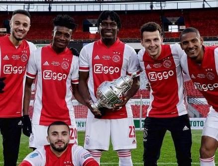 Idrissi toca plata con el Ajax