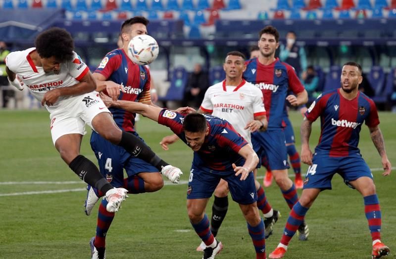 0-1. El Sevilla no afloja en la lucha por el título
