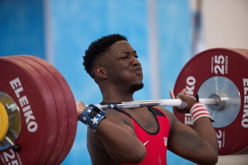 Cummings rompe su propio récord juvenil en el arranque de los 73 kilos