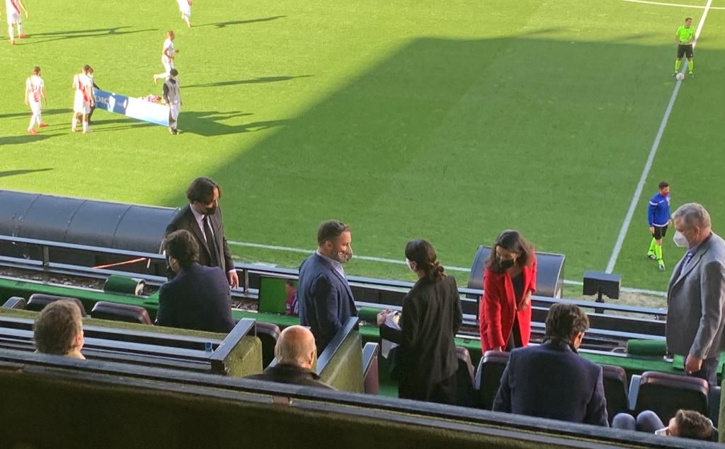 Zozulya vuelve a Vallecas... con VOX en el palco