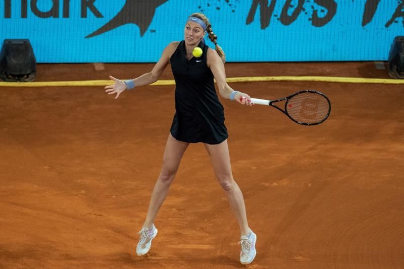Kvitova avanza a segunda ronda tras la retirada de Bouzkova