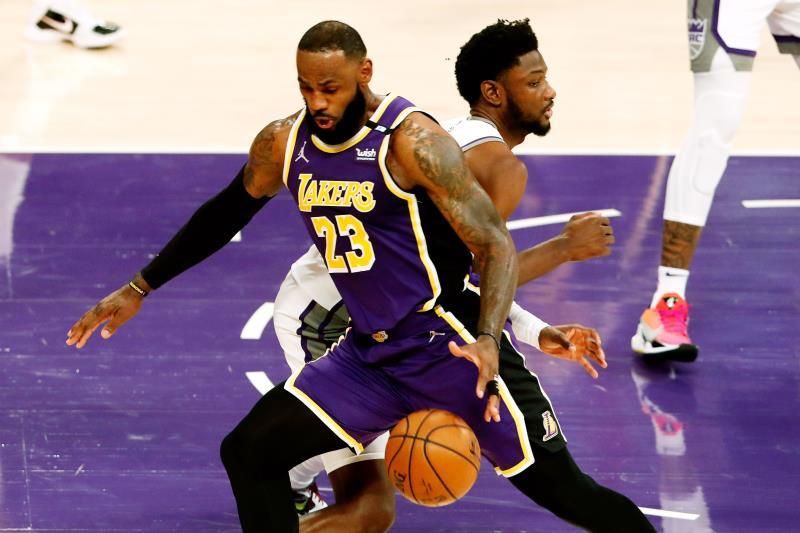 106-110. Los Kings endosan una derrota a los Lakers en el retorno de James