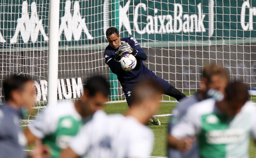 Bravo tira de autocrítica: "¿Mis manos? Me comía cuatro o cinco goles..."