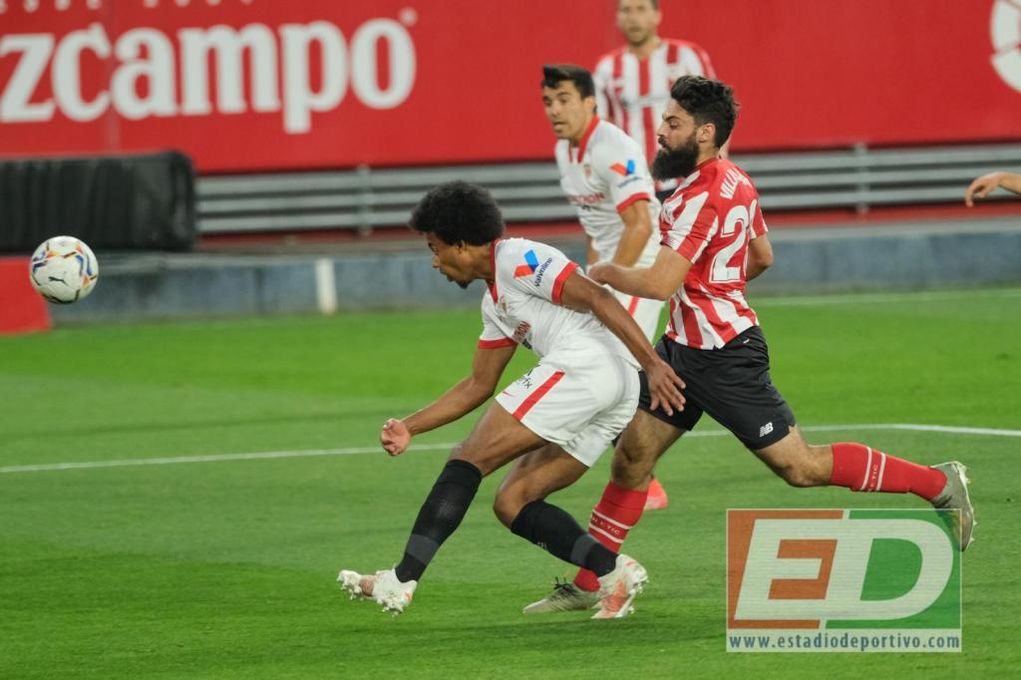 Koundé: "Esto es duro; intentaremos ganarlo todo, pero ganar LaLiga ya es muy difícil"