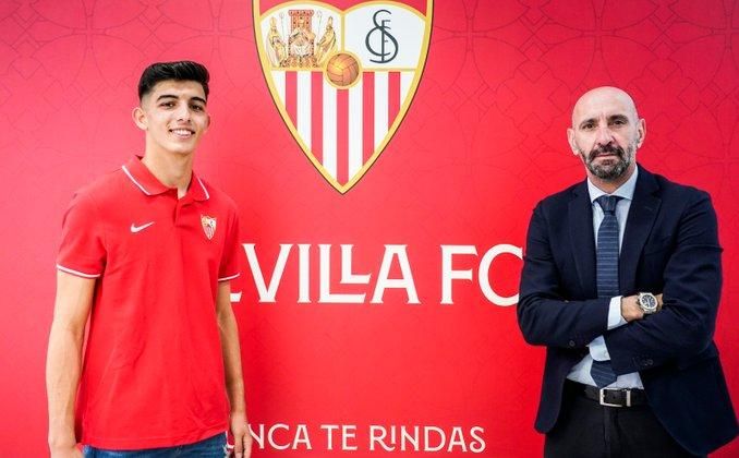 El Sevilla renueva al guardameta juvenil Alberto Flores hasta 2024