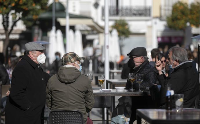 Andalucía retrasa mañana el cierre de los bares y acaba con el toque de queda