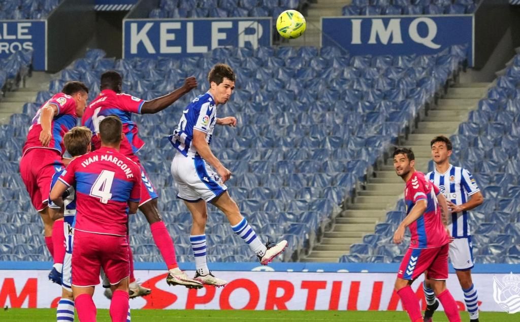 2-0: La Real acaricia Europa ante un Elche con diez y mete cinco puntos al Betis