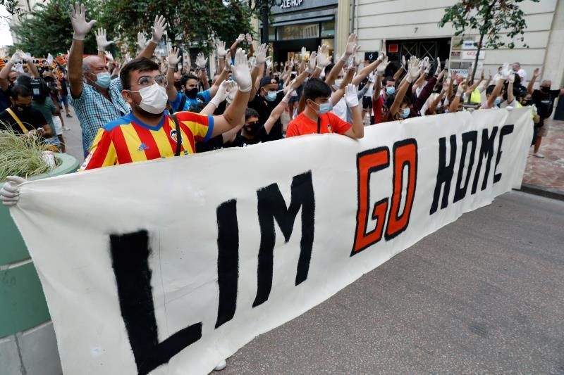 El valencianismo protesta contra Lim con lema "El futuro depende de nosotros"