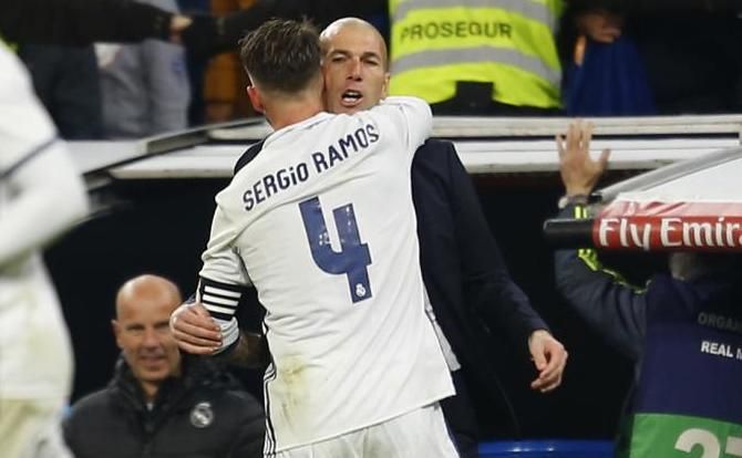 Zidane elogia al Sevilla, "un equipo diferente", lamenta la baja de Ramos y cree que su situación "se arreglará"