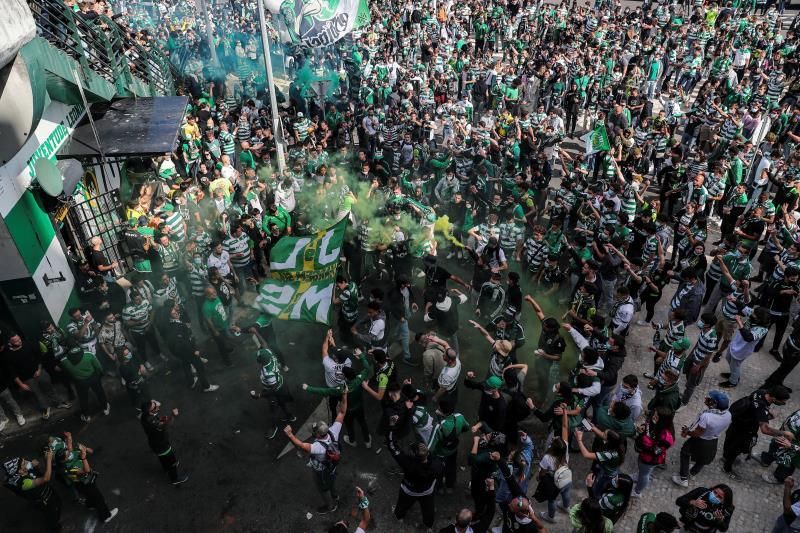Miles de hinchas esperan en el Alvalade a un Sporting a punto de ser campeón