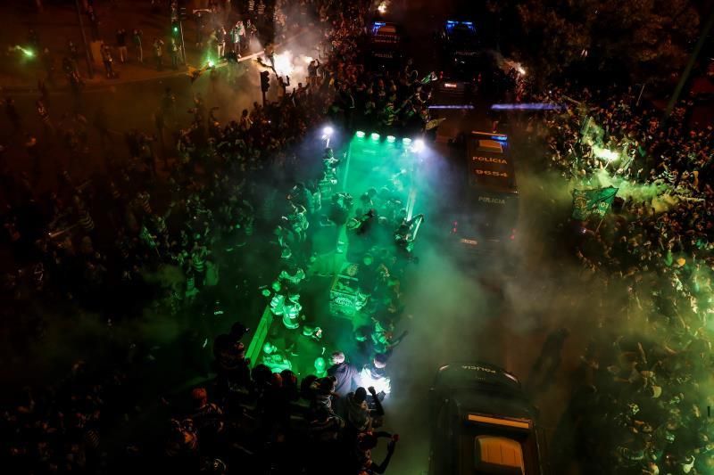 Cargas policiales y heridos, el lado oscuro de la victoria del Sporting