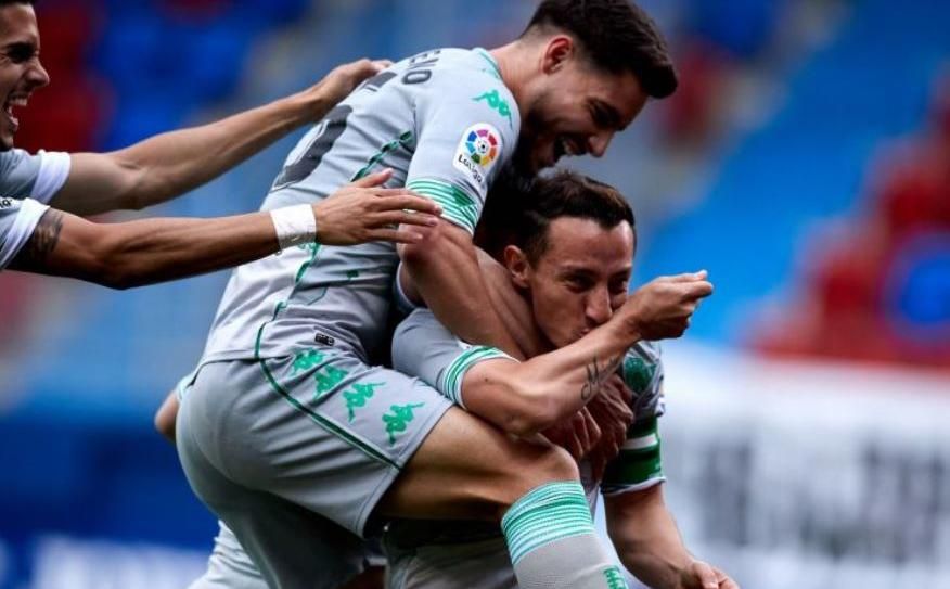 La conexión mexicana con Lainez propicia el estreno goleador de Guardado