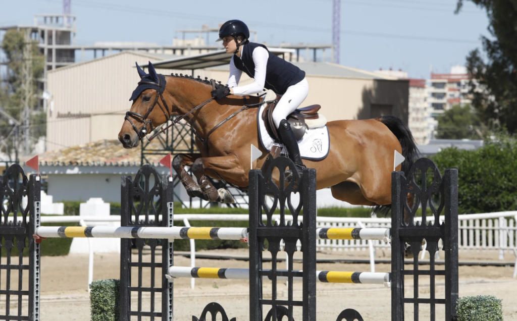 La campeona de España, Sira Martínez vence en la jornada inaugural del CSN4* de Pineda