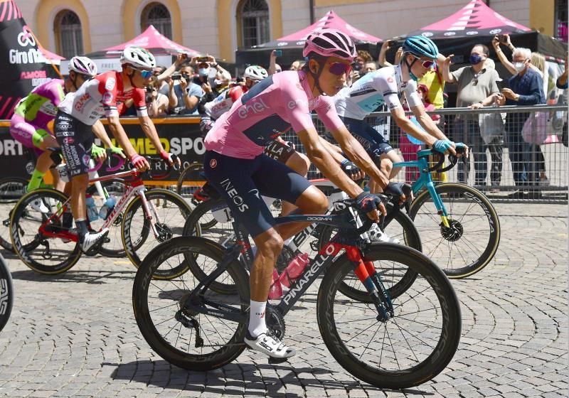 Nizzolo luce en Verona el maillot de campeón de Europa, Bernal el rosa