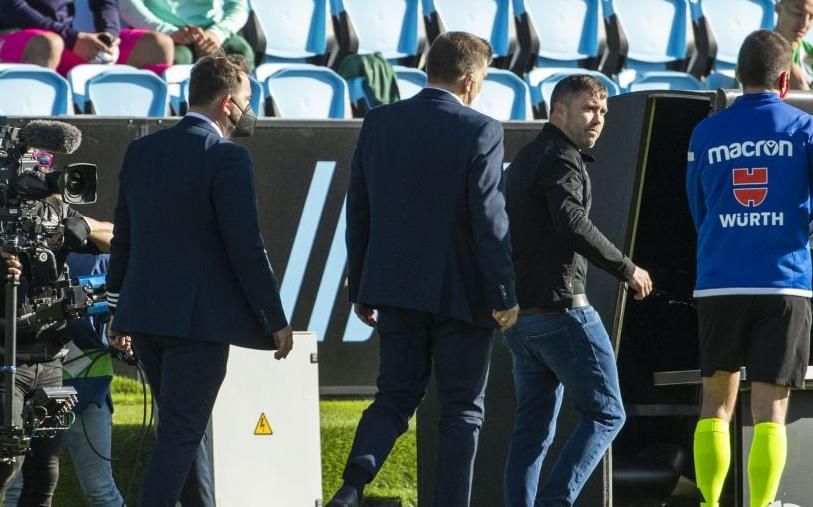 Coudet se marcha enfadado con el árbitro y con "errores que metieron al Betis en el partido"