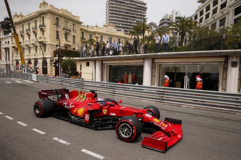 Leclerc brilla para Ferrari y Mónaco firmando la 'pole' en casa