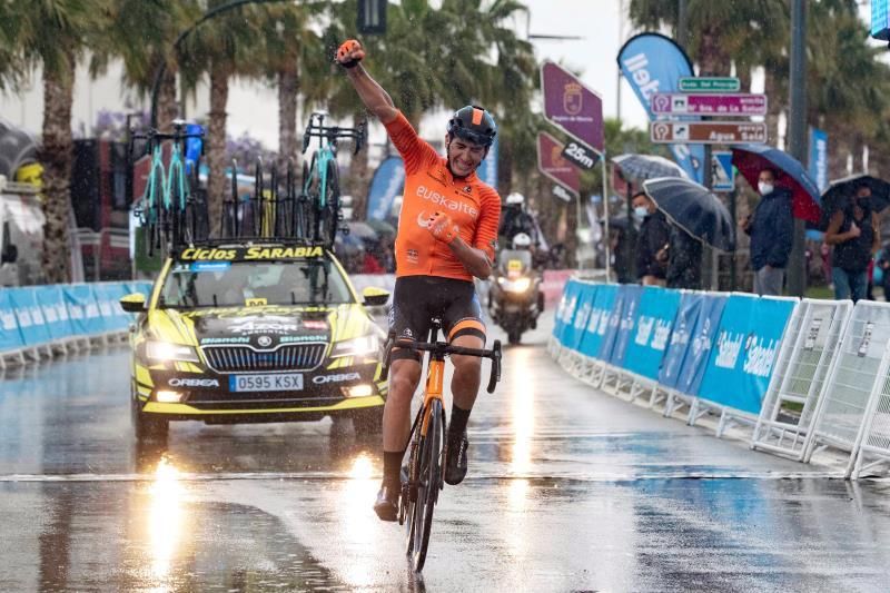 Antonio Jesús Soto gana en casa una Vuelta a Murcia marcada por la lluvia