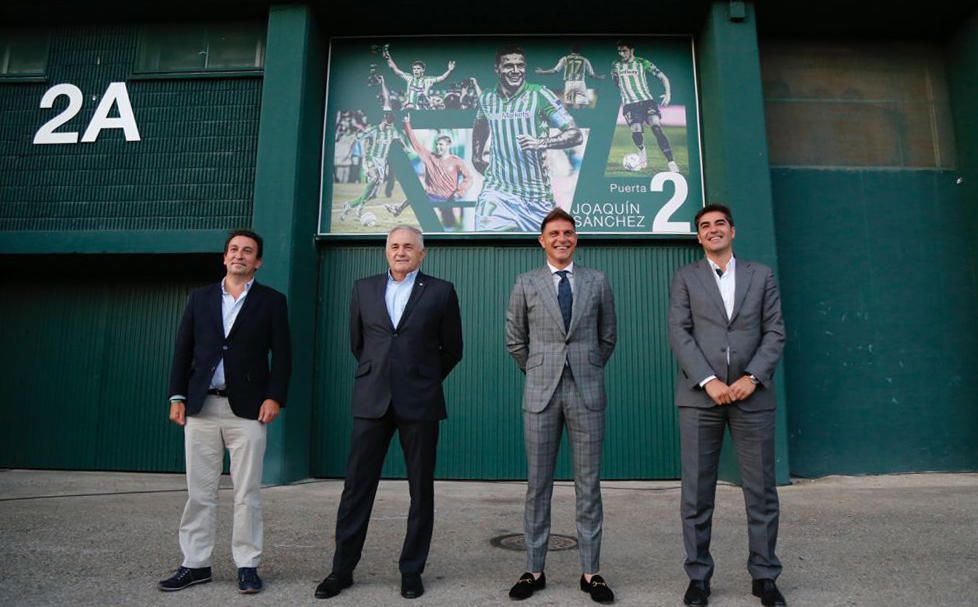 El Betis inaugura la puerta Joaquín Sánchez del Benito Villamarín