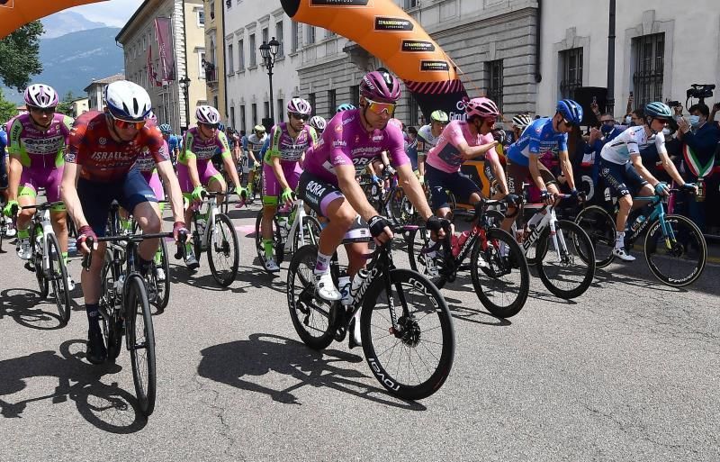 Bettiol se anota la jornada maratón del Giro, Bernal de rosa en día plácido