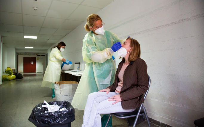 Sube la incidencia en Andalucía, que sigue batiendo récords de vacunas