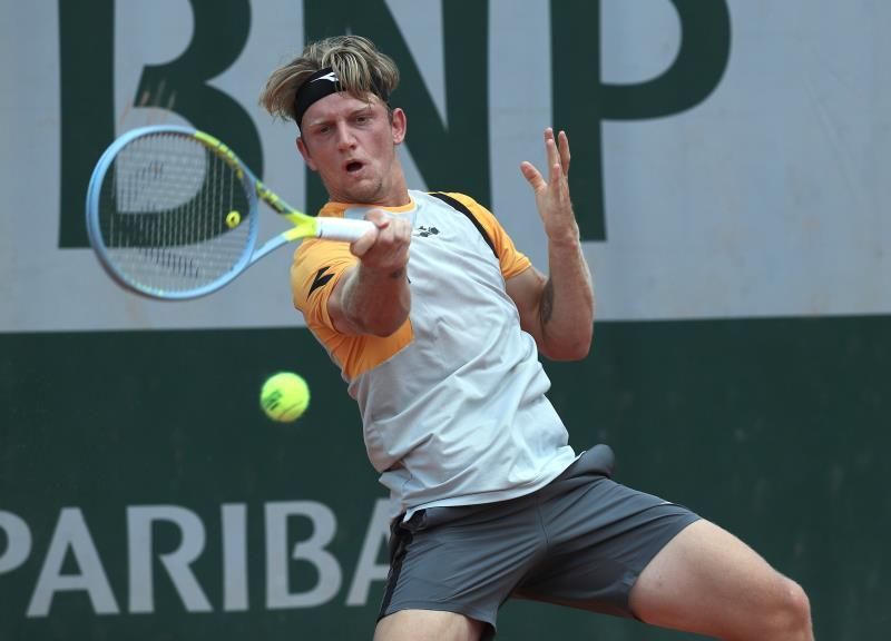 Davidovich evita la remontada para alcanzar por vez primera la tercera ronda