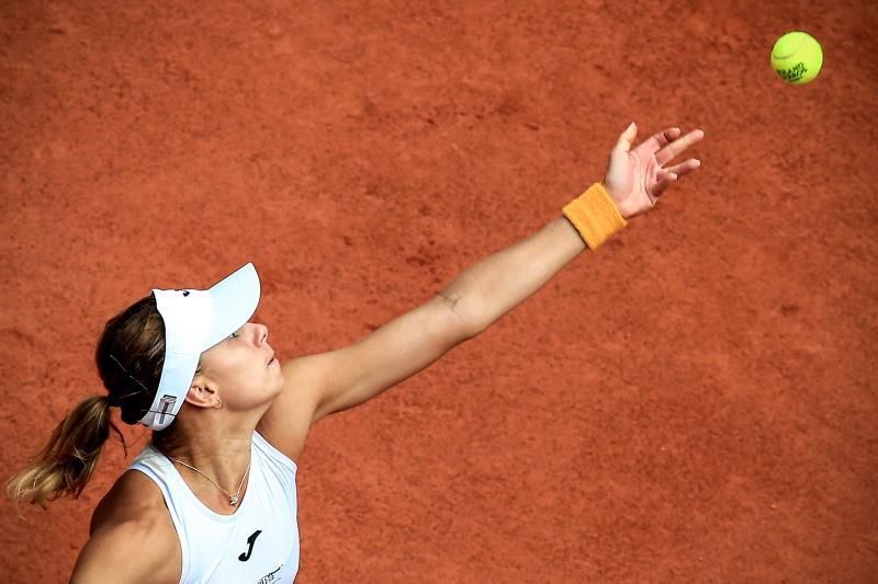 Barty, la número uno, se retira lesionada en segunda ronda de Roland Garros