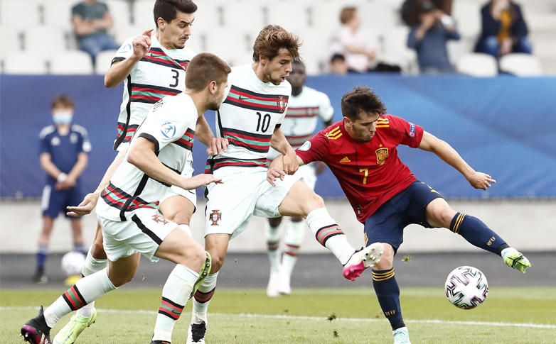 0-1: Medio tiempo para Bryan Gil y Miranda en la cruel eliminación de la 'Rojita'